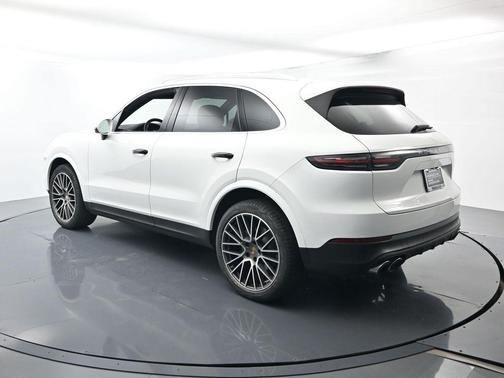 2023 Porsche Cayenne Base (Tiptronic)