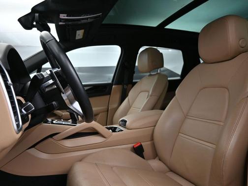 2023 Porsche Cayenne Base (Tiptronic)