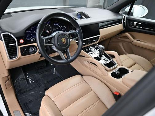2023 Porsche Cayenne Base (Tiptronic)