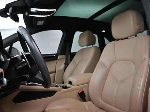 2023 Porsche Macan S