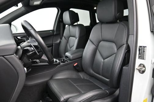 White 2023 Porsche Macan S