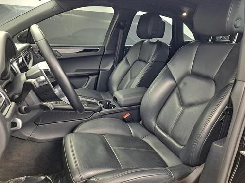 2021 Porsche Macan Base