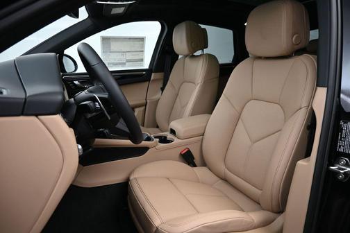 Jet Black Metallic 2026 Porsche Macan Base