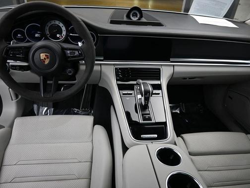 2022 Porsche Panamera GTS