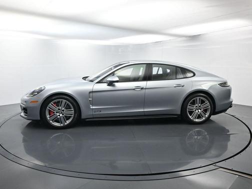 2022 Porsche Panamera GTS