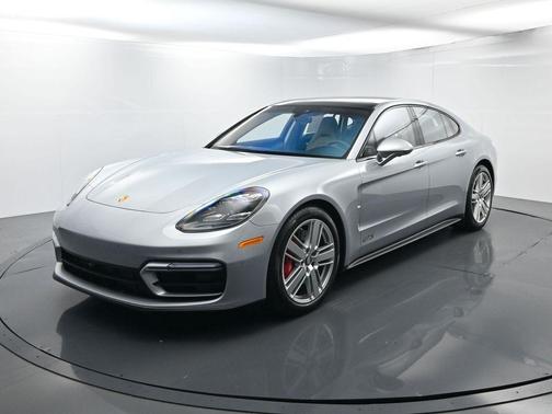 2022 Porsche Panamera GTS