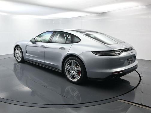 2022 Porsche Panamera GTS