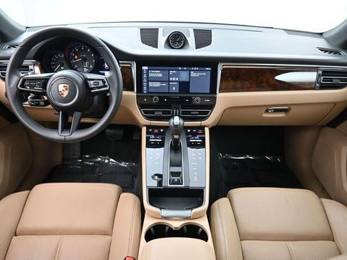 White 2023 Porsche Macan