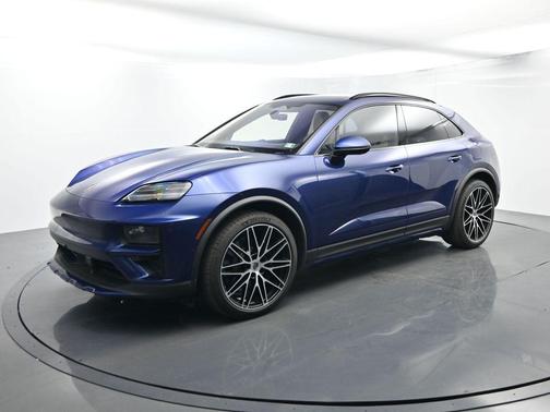 Gentian Blue Metallic 2024 Porsche Macan Turbo