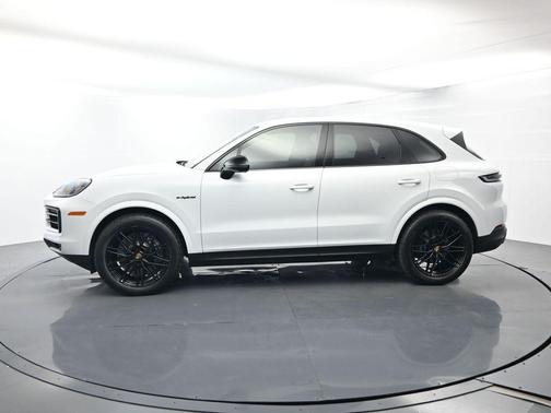 Carrara White Metallic 2024 Porsche Cayenne AWD