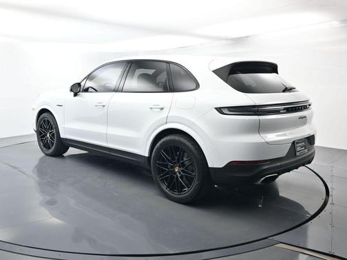 Carrara White Metallic 2024 Porsche Cayenne AWD