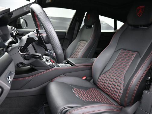 2021 Lamborghini Urus Pearl Capsule