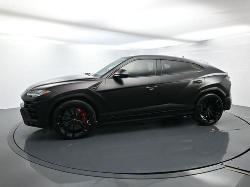 2021 Lamborghini Urus Pearl Capsule