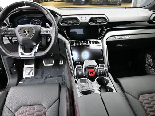 2021 Lamborghini Urus Pearl Capsule