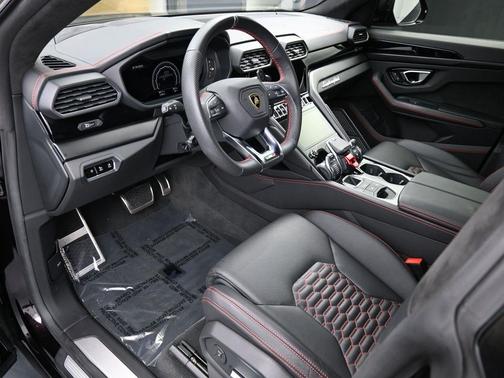 2021 Lamborghini Urus Pearl Capsule