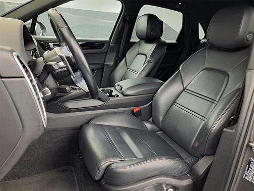 2021 Porsche Cayenne Base