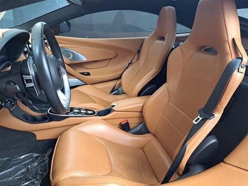 2022 McLaren GT Base