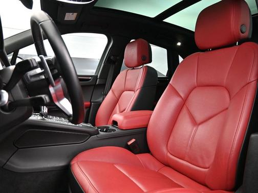 2021 Porsche Macan Base