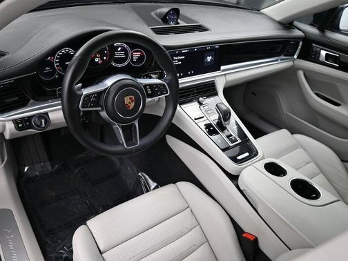 2018 Porsche Panamera Base