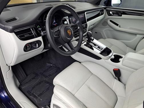 2022 Porsche Macan Base