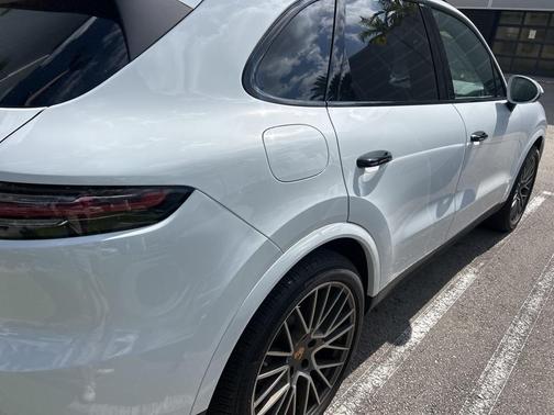 2023 Porsche Cayenne S Platinum Edition