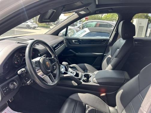 2023 Porsche Cayenne S Platinum Edition