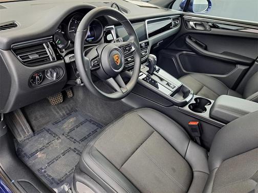 2022 Porsche Macan Base