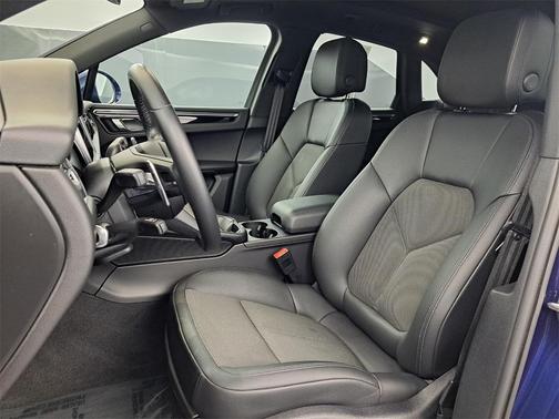 2022 Porsche Macan Base