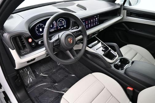 Carrara White Metallic 2025 Porsche Cayenne Base