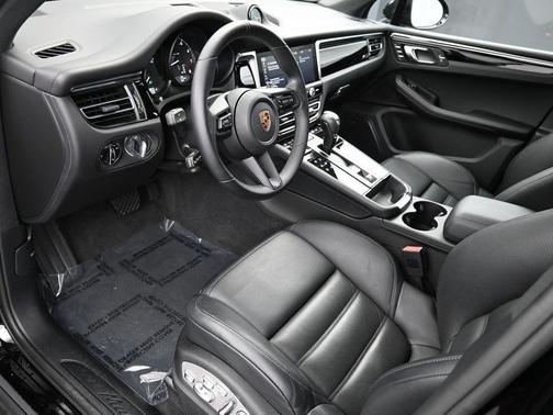2024 Porsche Macan Base (PDK)