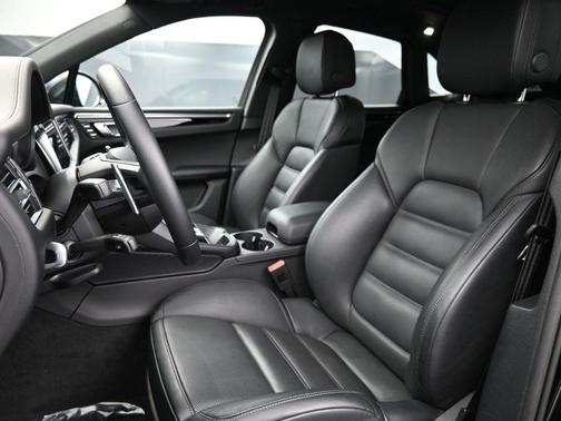 2024 Porsche Macan Base (PDK)