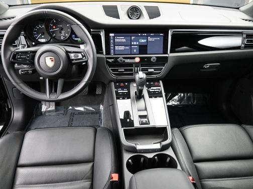 2024 Porsche Macan Base (PDK)