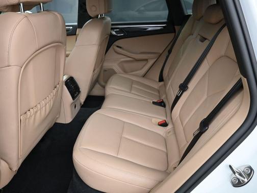 2022 Porsche Macan S