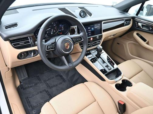 Carrara White Metallic 2025 Porsche Macan