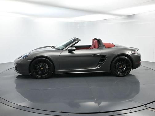 2021 Porsche 718 Boxster