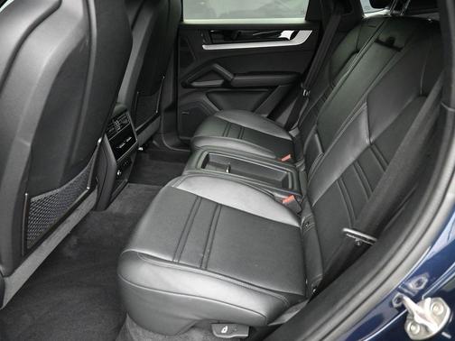 2024 Porsche Cayenne AWD