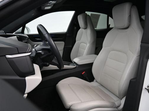 White 2025 Porsche Macan Base