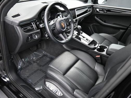 2024 Porsche Macan Base (PDK)