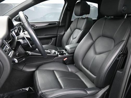 2024 Porsche Macan Base (PDK)