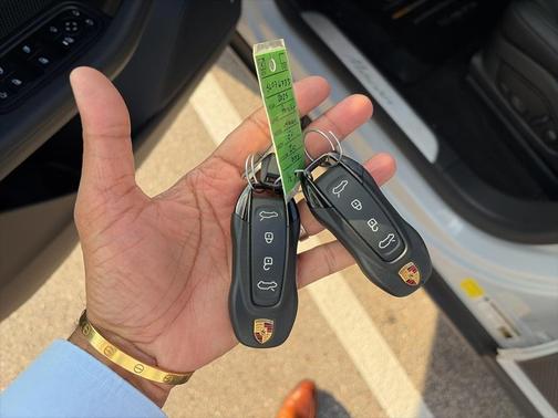 2025 Porsche Macan Base