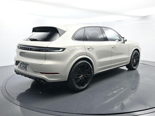 2024 Porsche Cayenne S