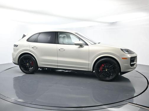 2024 Porsche Cayenne S