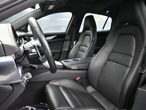 2018 Porsche Panamera 4