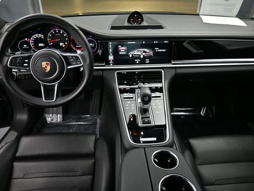 2018 Porsche Panamera 4