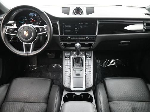 2021 Porsche Macan Base