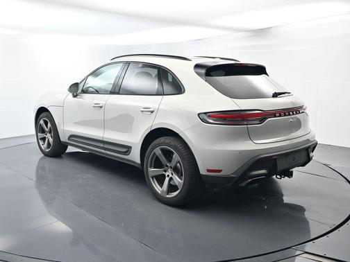 Chalk 2025 Porsche Macan