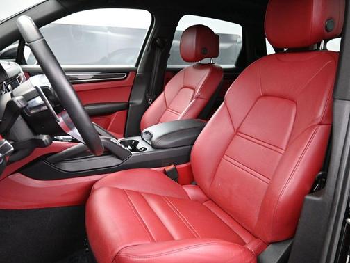 2023 Porsche Cayenne 