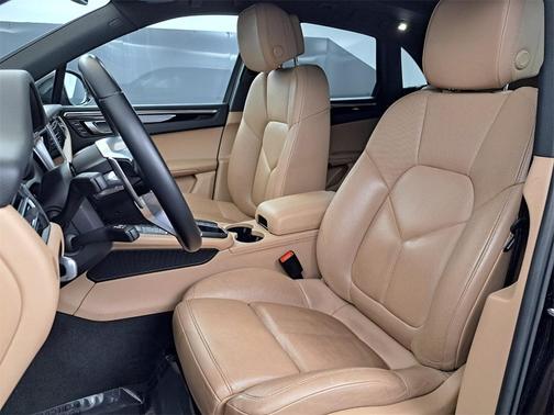 2021 Porsche Macan Base