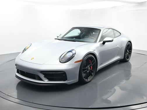 2022 Porsche 911 Carrera 4 GTS