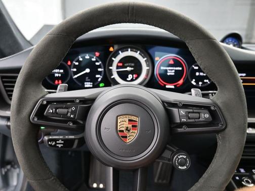 2022 Porsche 911 Carrera 4 GTS